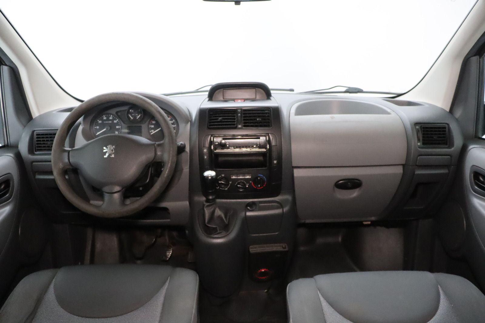 Fahrzeugabbildung Peugeot Expert Tepee 1.6HDI COOL 8 Sitzer