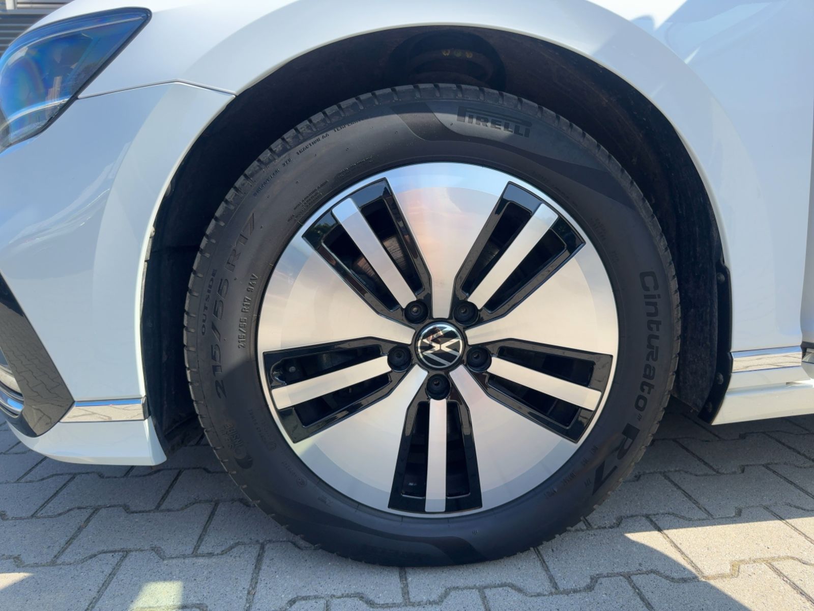 Fahrzeugabbildung Volkswagen Passat Variant GTE 1.4 TSI Hybird Alu LED AHK Na