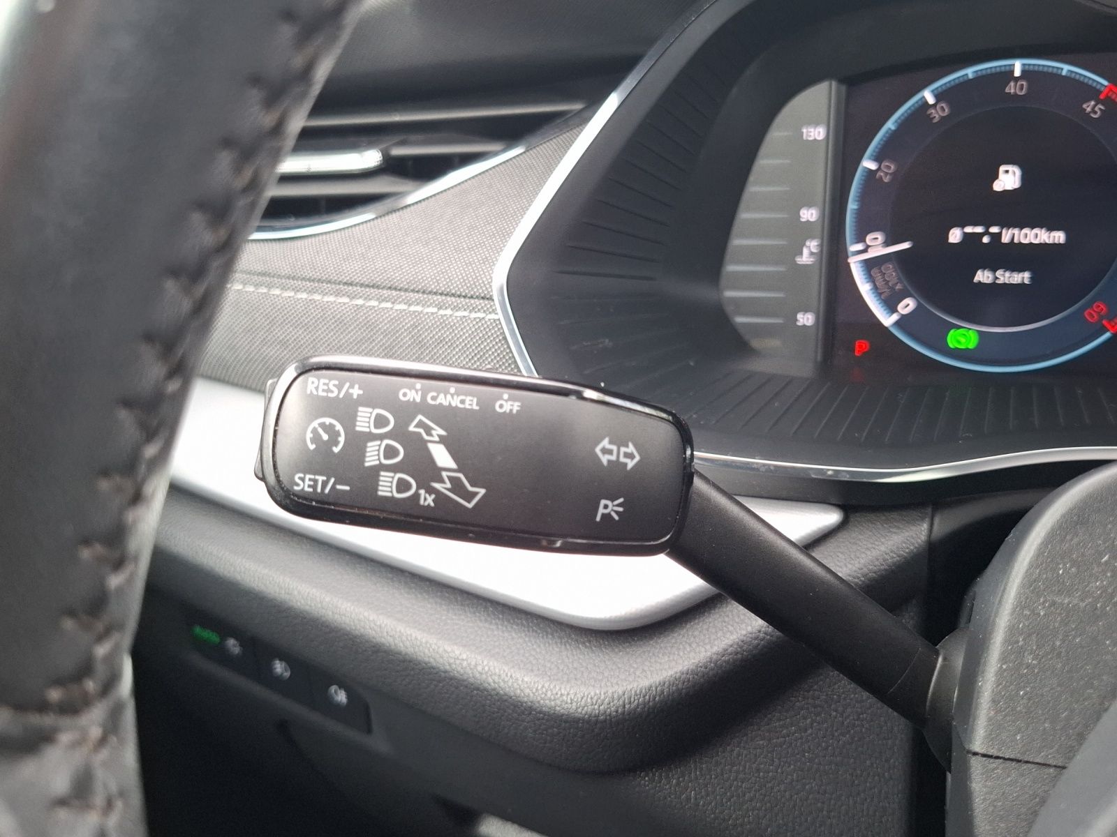 Fahrzeugabbildung SKODA Octavia Combi TDI First-Edition DSG Matrix AHK N