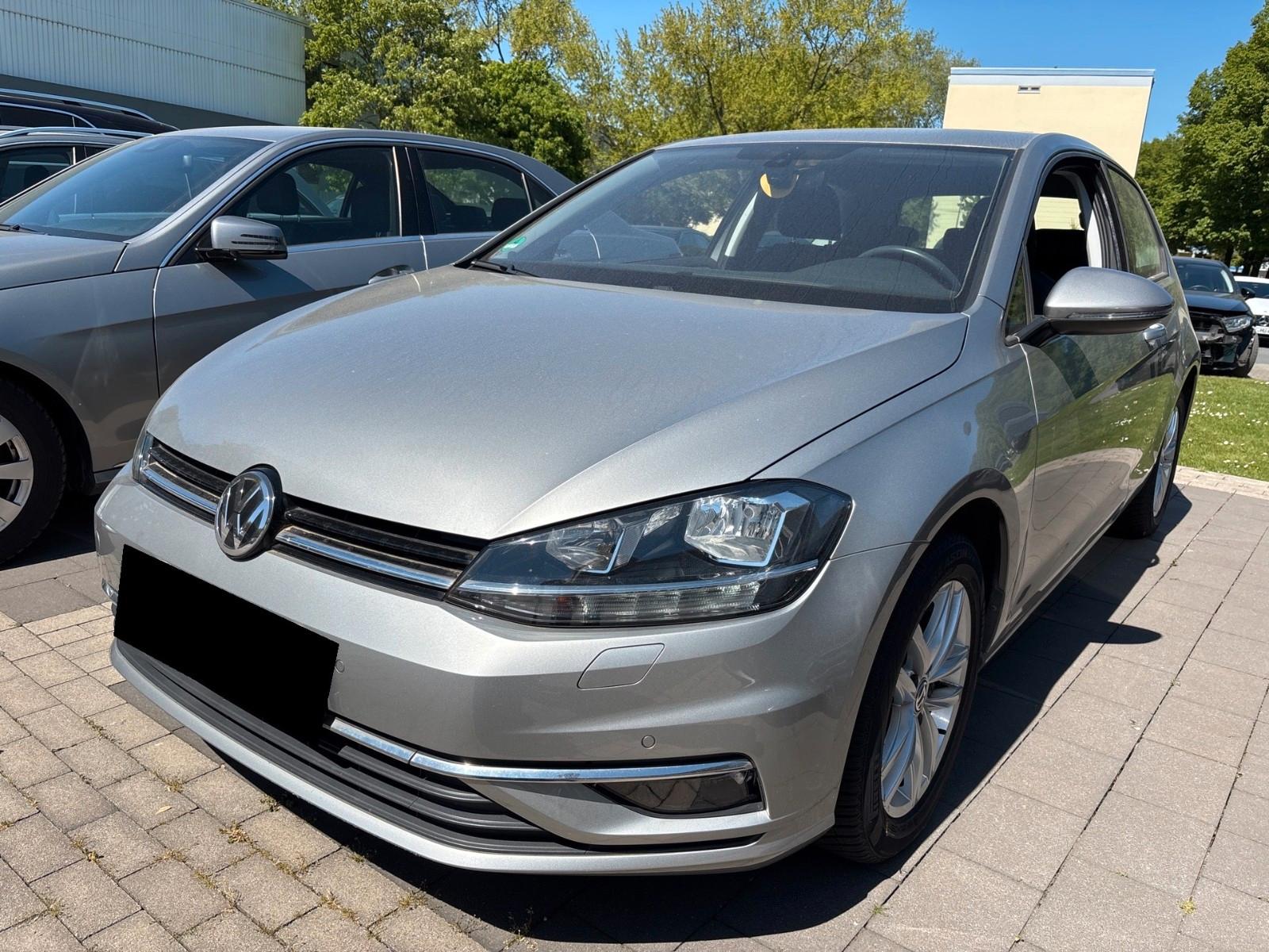 Volkswagen Golf VII Comfortl. ACC KAMERA AHK WINTERPKT NAVI