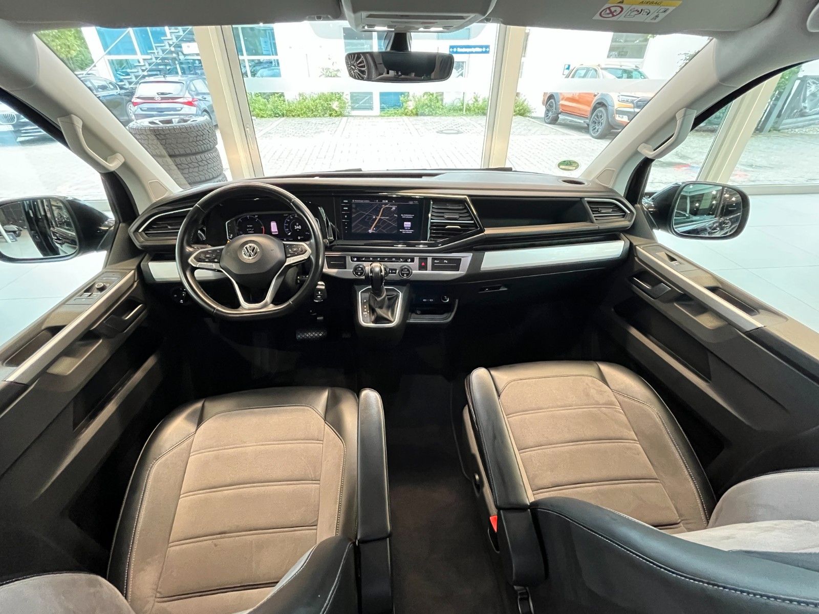 Fahrzeugabbildung Volkswagen T6.1 Multivan Comf. DSG Standhzg, Alcantara ACC