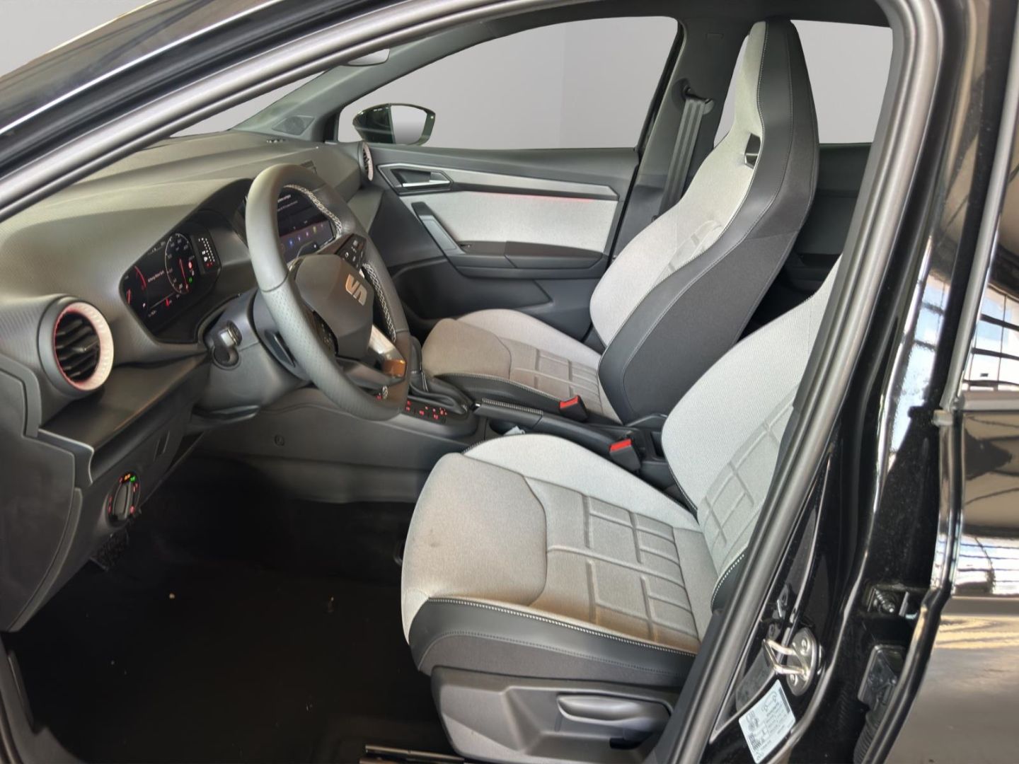 Fahrzeugabbildung SEAT Ibiza 1.0 TSI 85 kW FR Navi Dig. Cockpit LED ACC