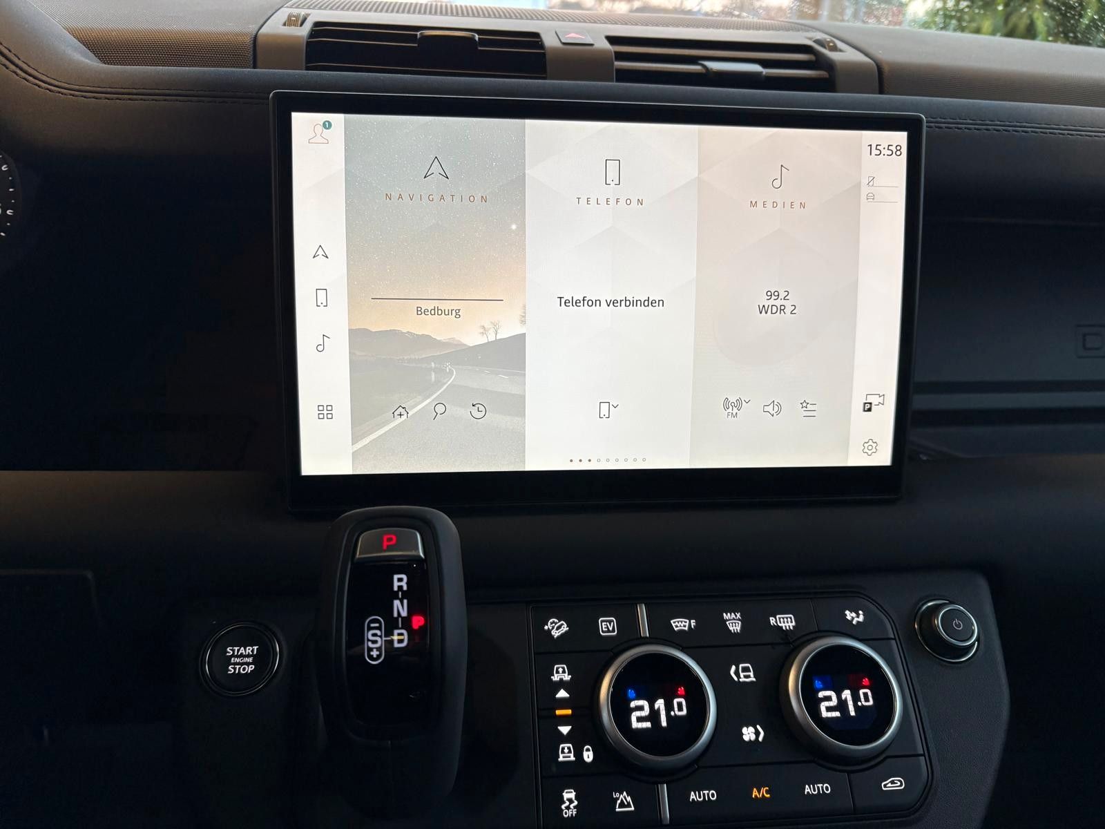 Fahrzeugabbildung Land Rover Defender 110 Hybrid X-Dynamic SE/P 300 E