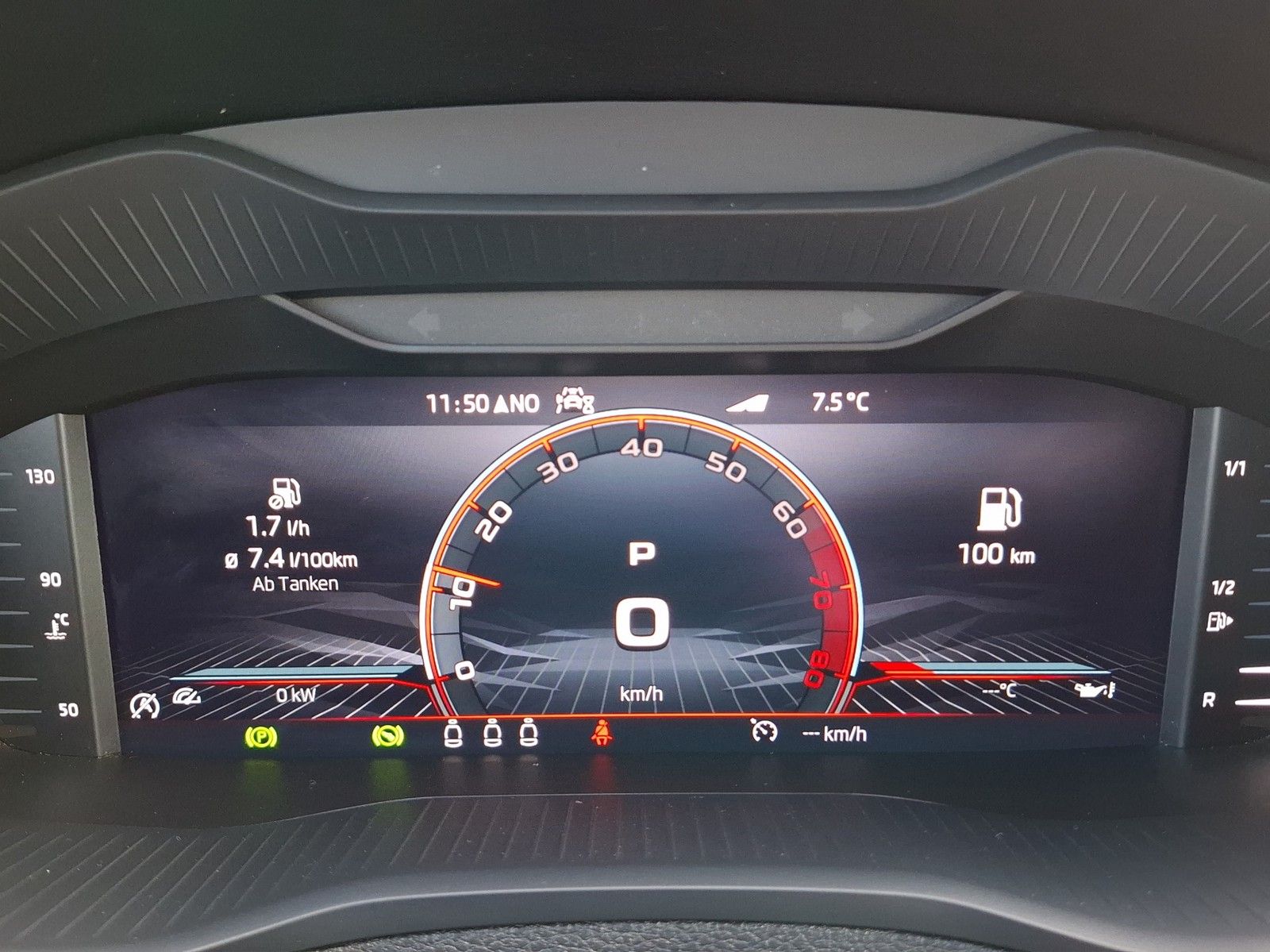 SKODA Karoq 1.5 TSI Sportline DSG / STHZG / NAVI / LED - Image 12
