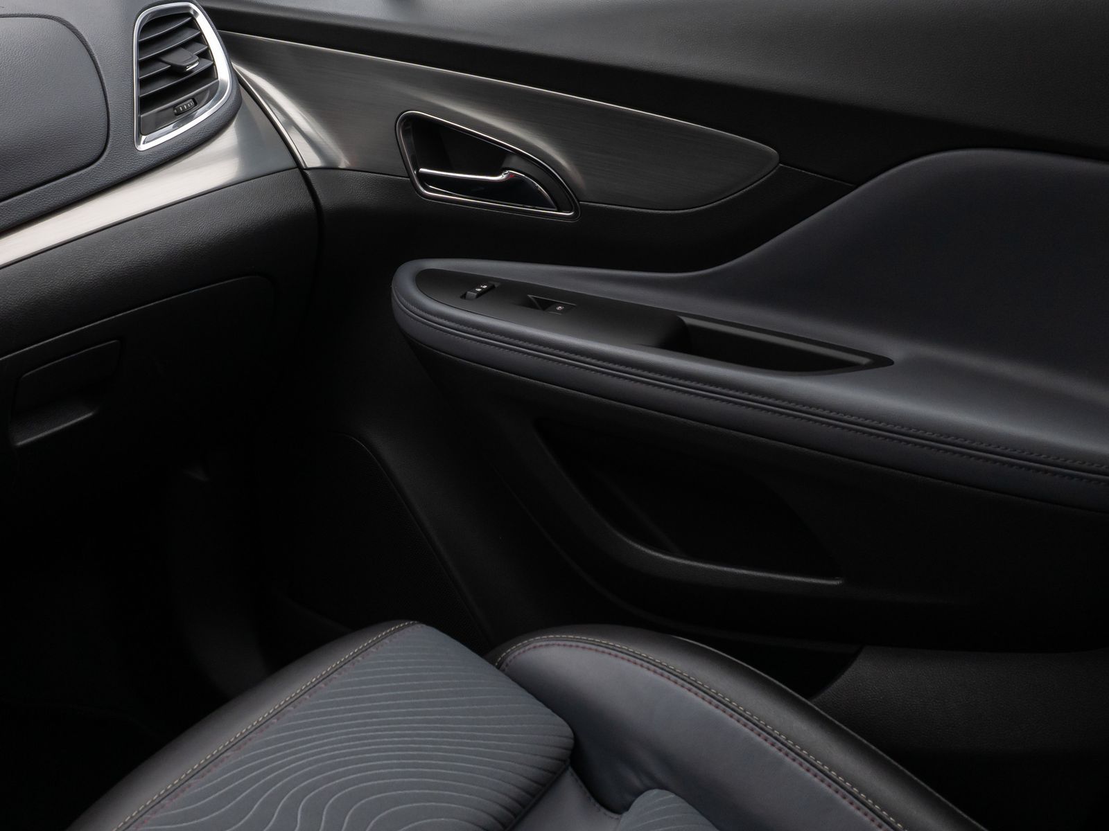 Fahrzeugabbildung Opel Mokka Innovation ecoFlex 4x4 Kamera Navi Bi-Xeno
