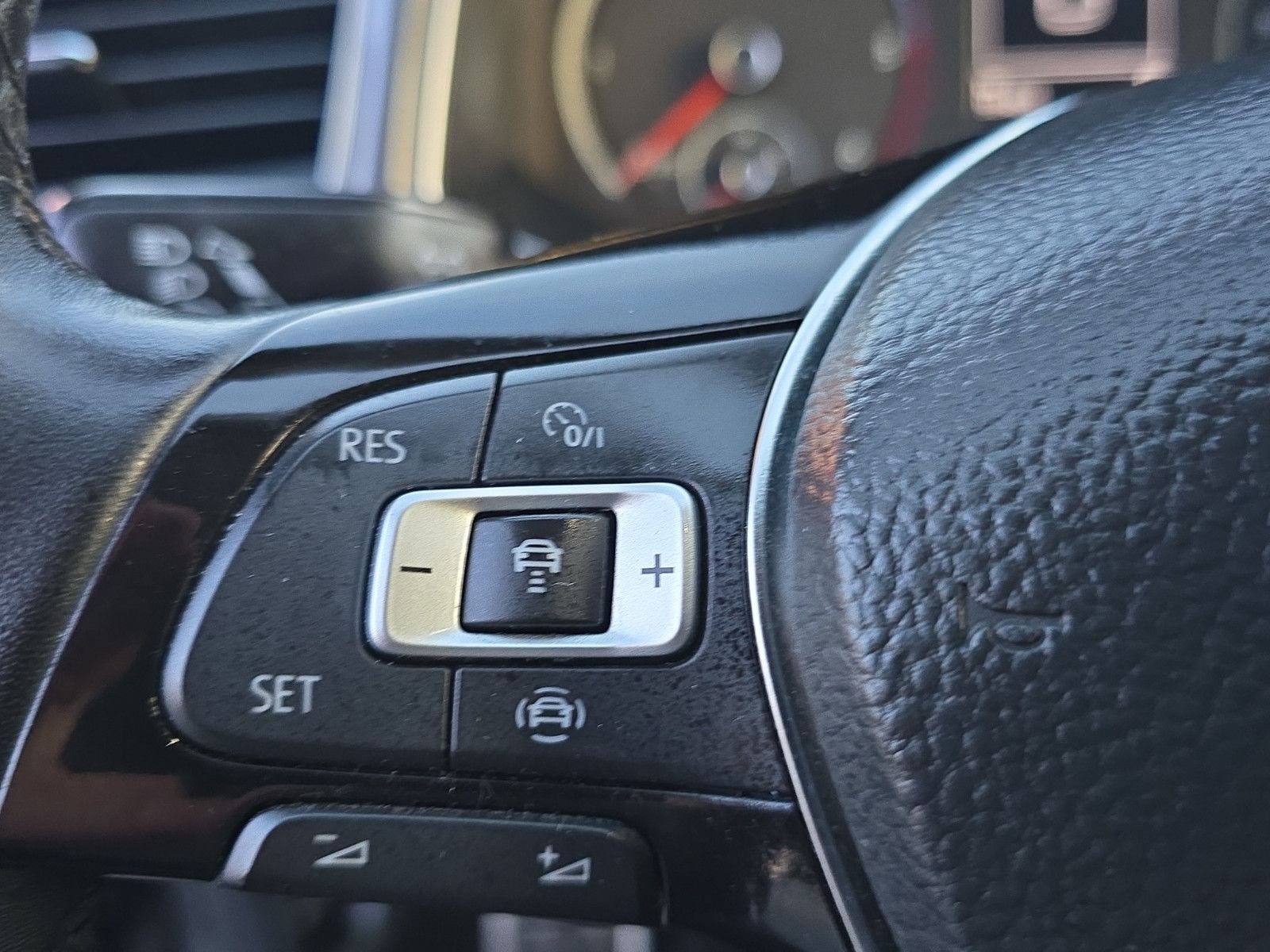 Fahrzeugabbildung Volkswagen T-Roc IQ.DRIVE AUS 1.HAND TOP ZUSTAND