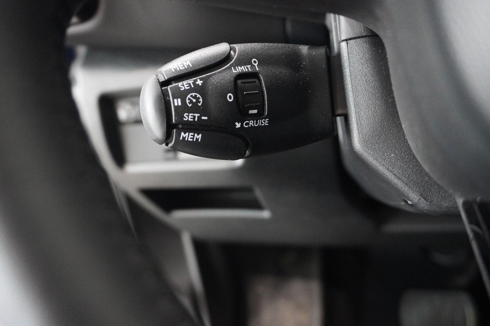 Fahrzeugabbildung Citroën C5 Aircross PLUS 145 E-DSC NAVI/LED/KAMERA/DAB+
