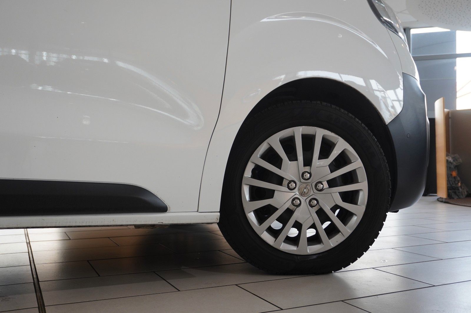 Fahrzeugabbildung Opel Vivaro Kasten M 1.5D EDIT WÜRTH NAVI/KAMERA/TEMP