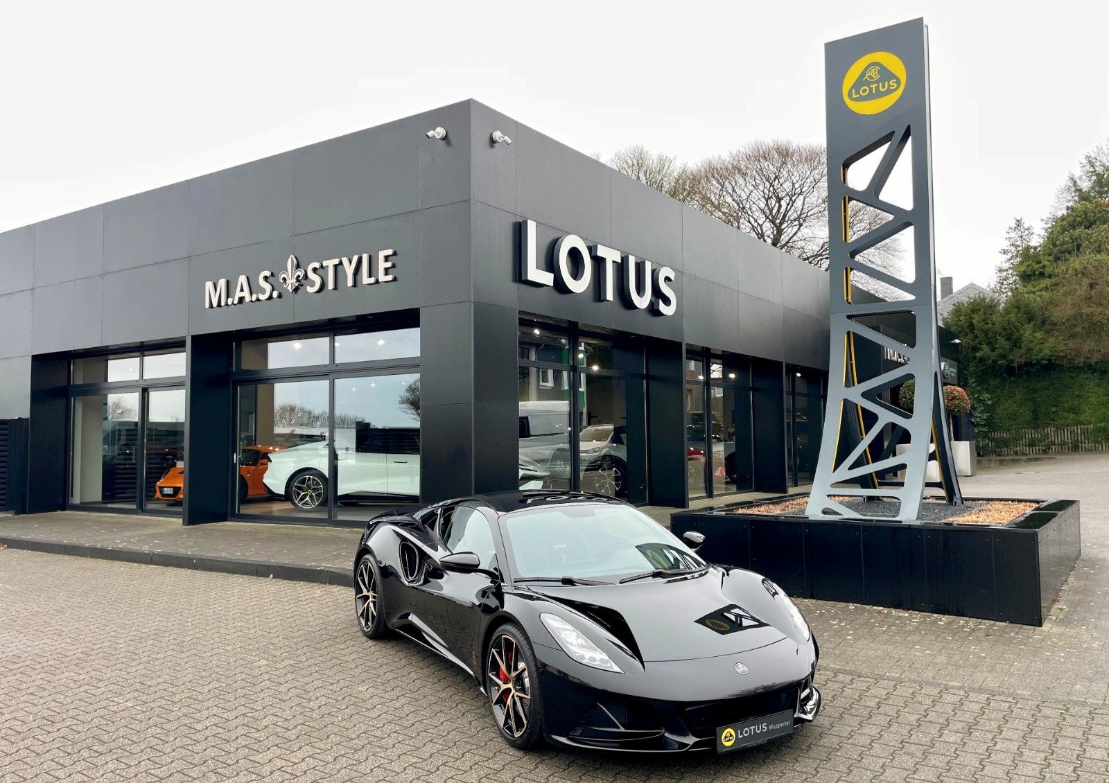 Fahrzeugabbildung Lotus Emira V6 SOC 1 of 10