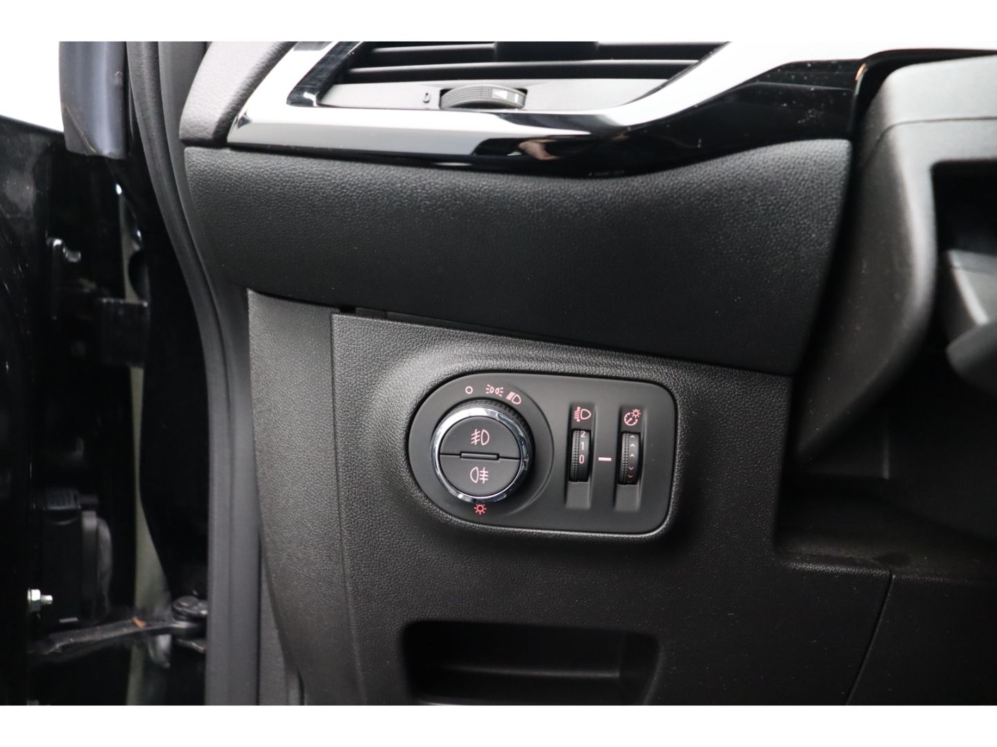 Fahrzeugabbildung Opel Corsa E 1.4 120 Jahre SHZ AppleCP