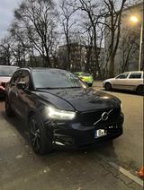 Volvo XC40 B4 R Design 2WD Pano 360° ACC BLISS 20" ALU - Volvo XC40 mit Benzin-Antrieb: Alcantara