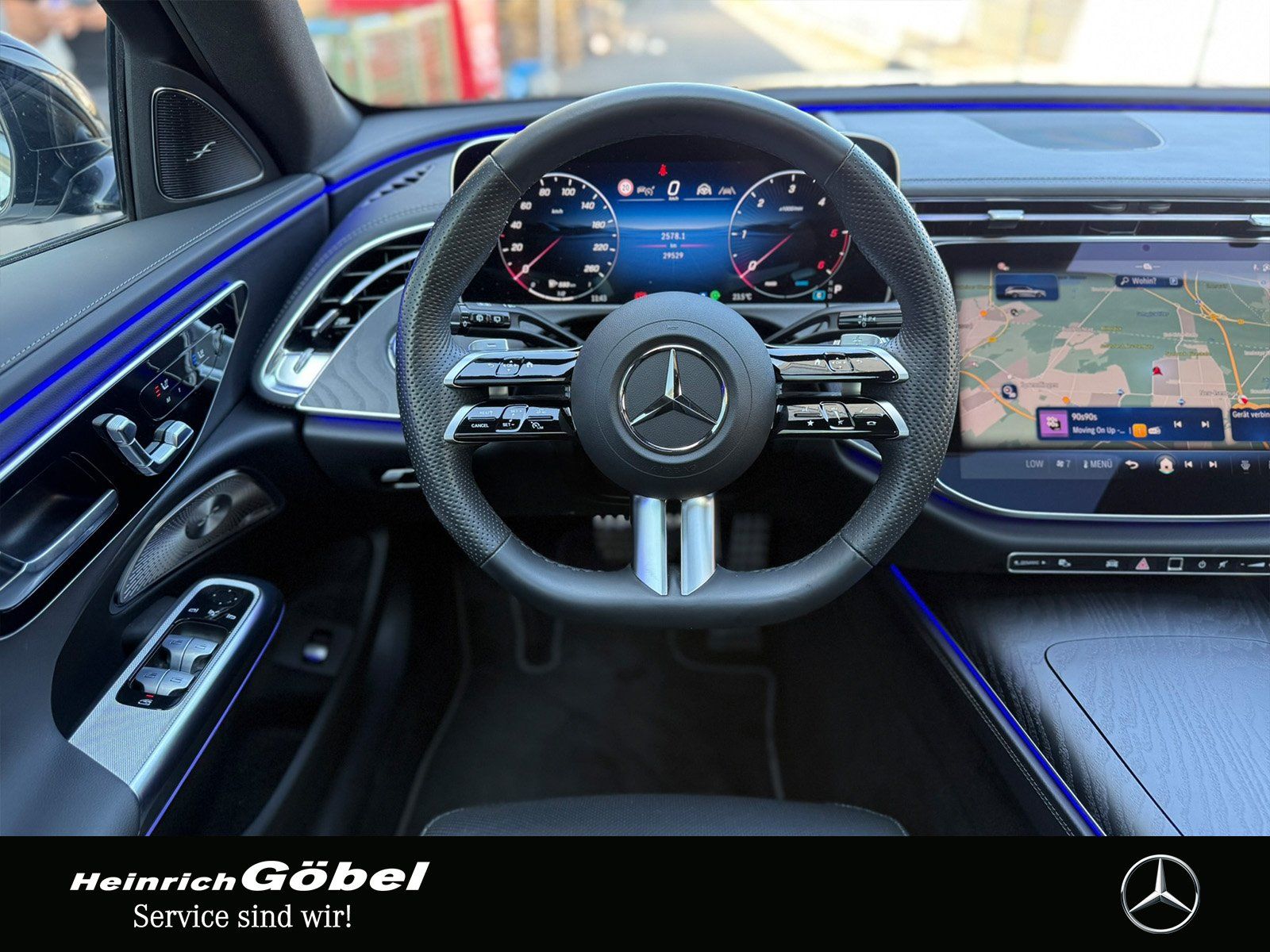 Fahrzeugabbildung Mercedes-Benz E 220 d T AMG*SITZKLI*HEAD-UP*PANO*BURMESTER*AHK
