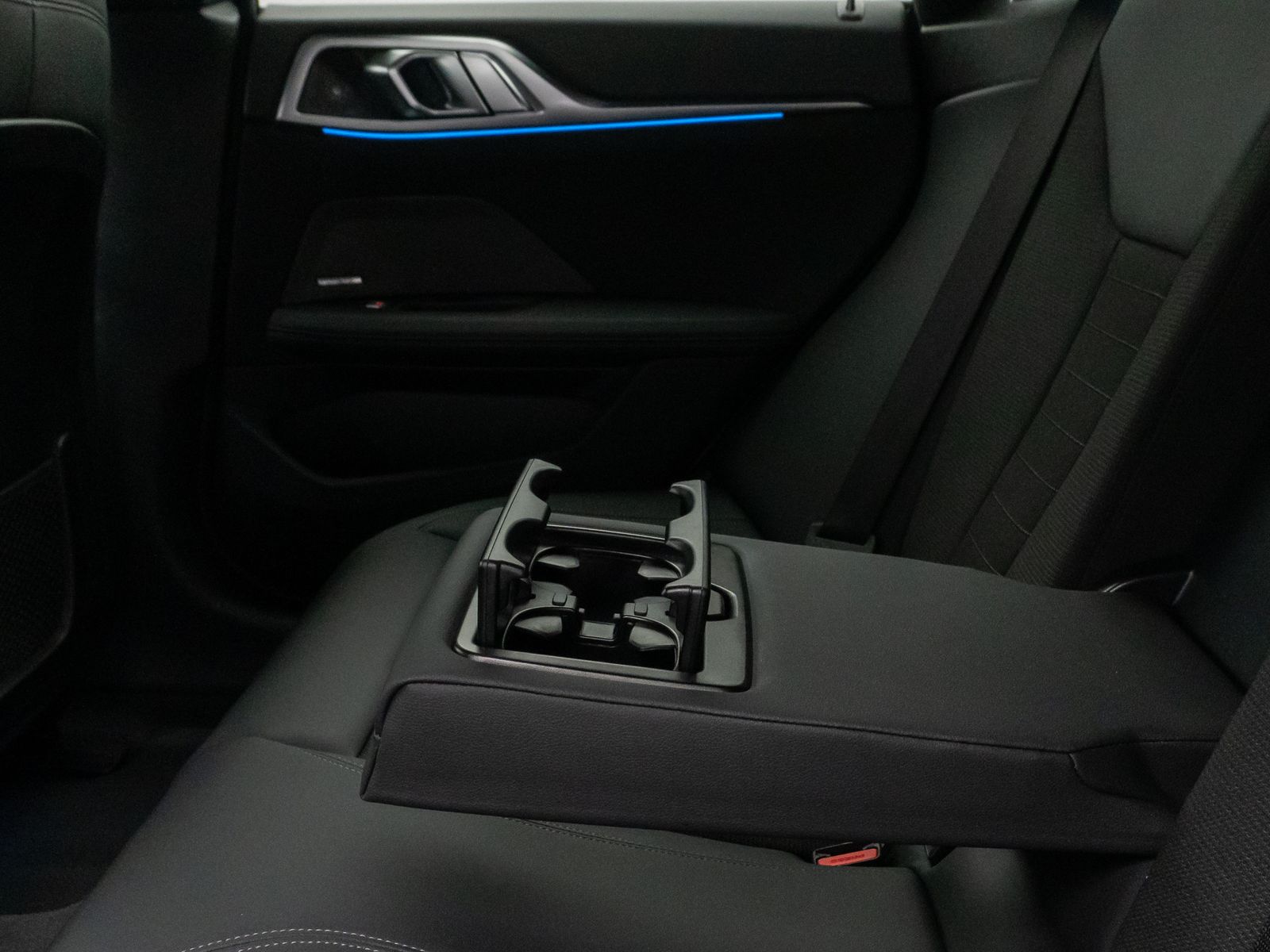 Fahrzeugabbildung BMW i4 eD40 Gran Coupé Kamera DAB H/K PDC Sport