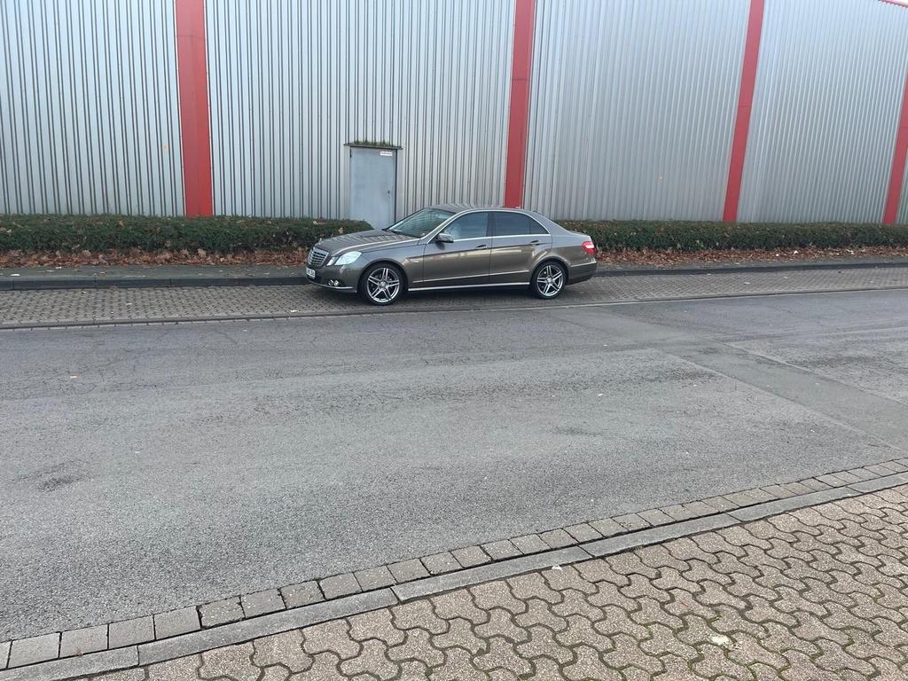 Mercedes-Benz E 220