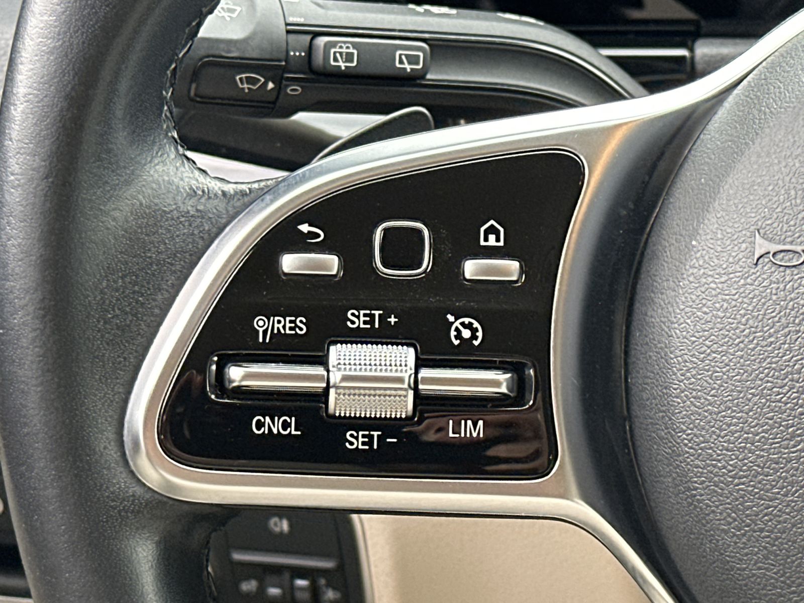 Fahrzeugabbildung Mercedes-Benz GLA 220d Progressive 4Matic NAV+KAMERA+VCOCK+SHZ