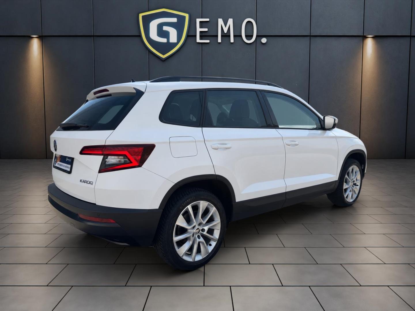 Skoda Karoq Style AHK PANO DAB NAVIGATION RKF SHZ PDC