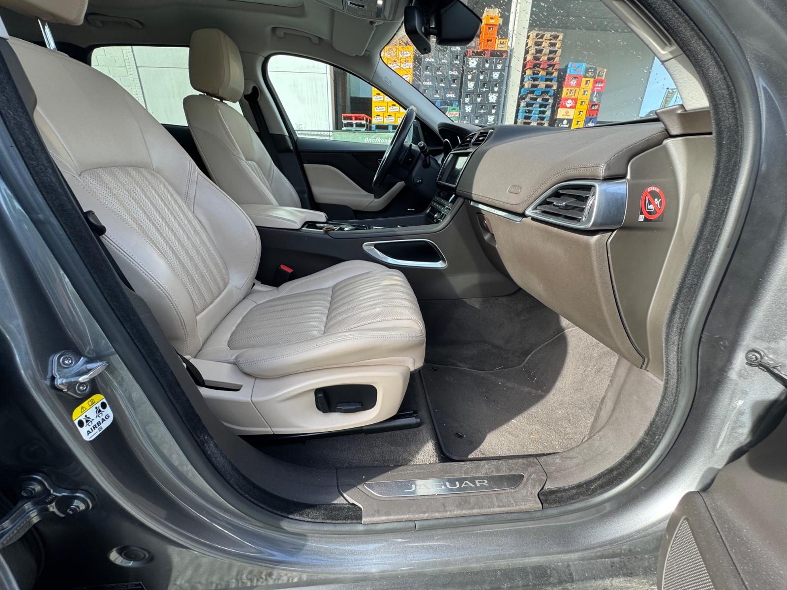 JAGUAR F-PACE PORTFOLIO AWD | 300 ch | BVA | HAYON ÉLECTRIQUE | RÉGLAGE ÉLECTRIQUE DES SIÈGES AVEC FONCTION MÉMOIRE | TOIT OUVRANT