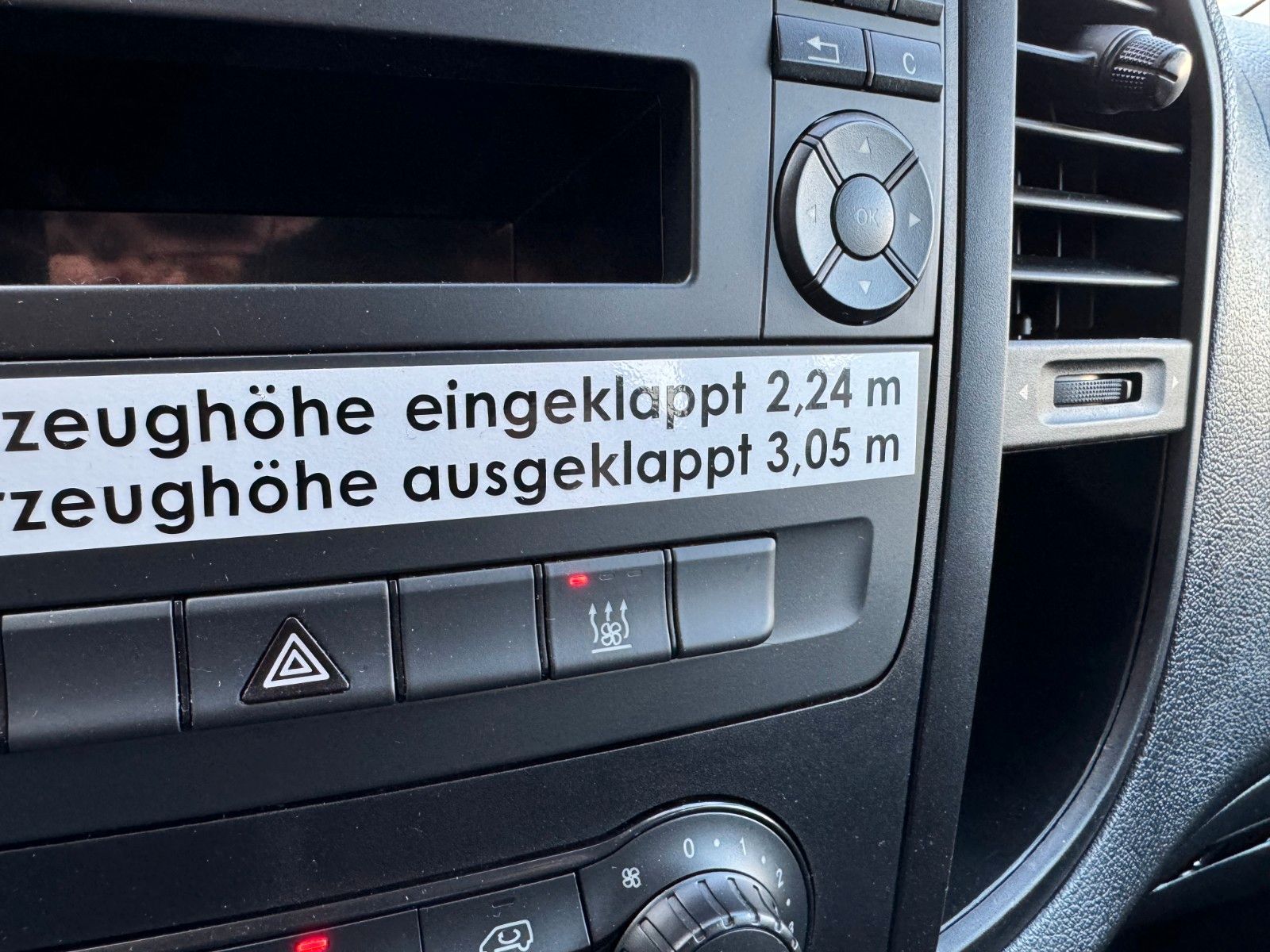 Fahrzeugabbildung Mercedes-Benz Vito 111 CDI Tourer Begleitfahrzeug BF3+ / WVZ