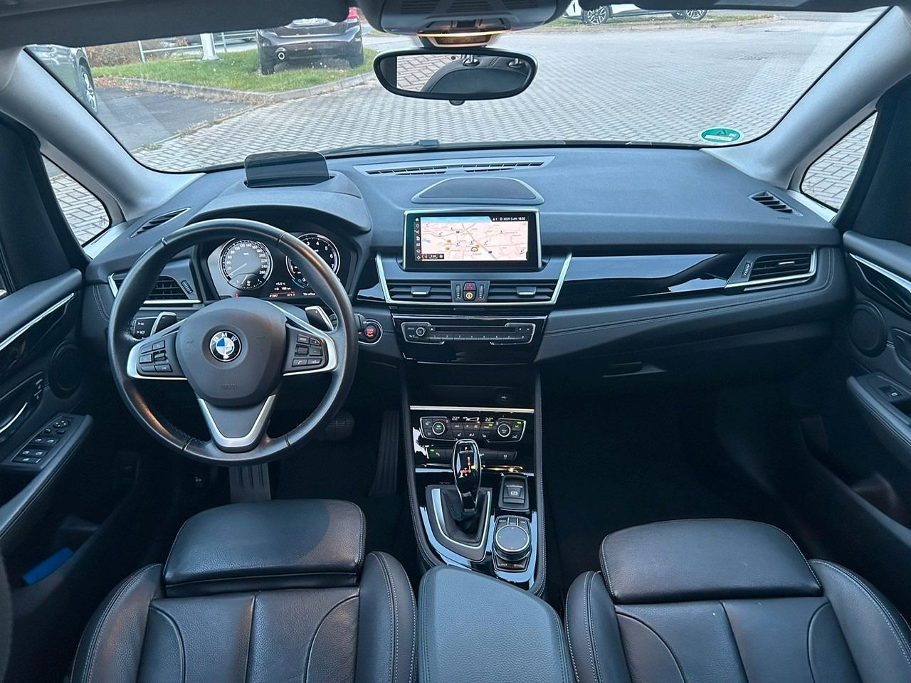 Fahrzeugabbildung BMW 220i Sport Line +Parkassistent+Head Up+AHK