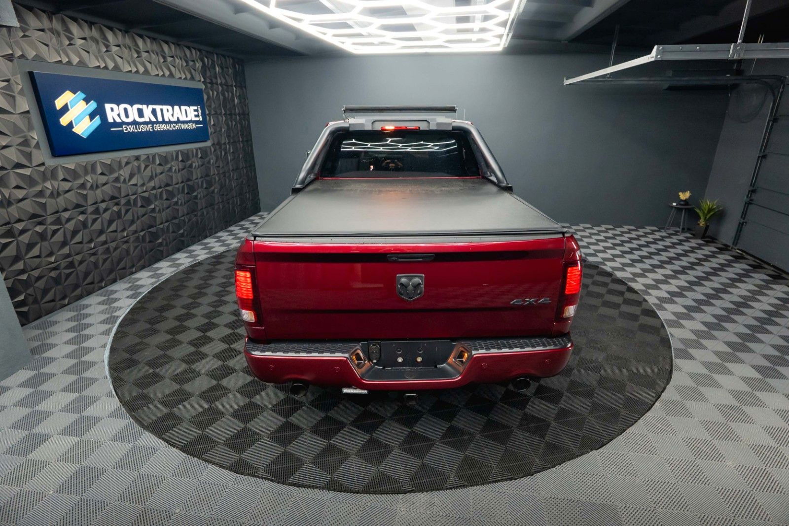 Fahrzeugabbildung Dodge RAM 5.7 V8 HEMI 4x4 OFFROAD Night-Paket LONG 19%