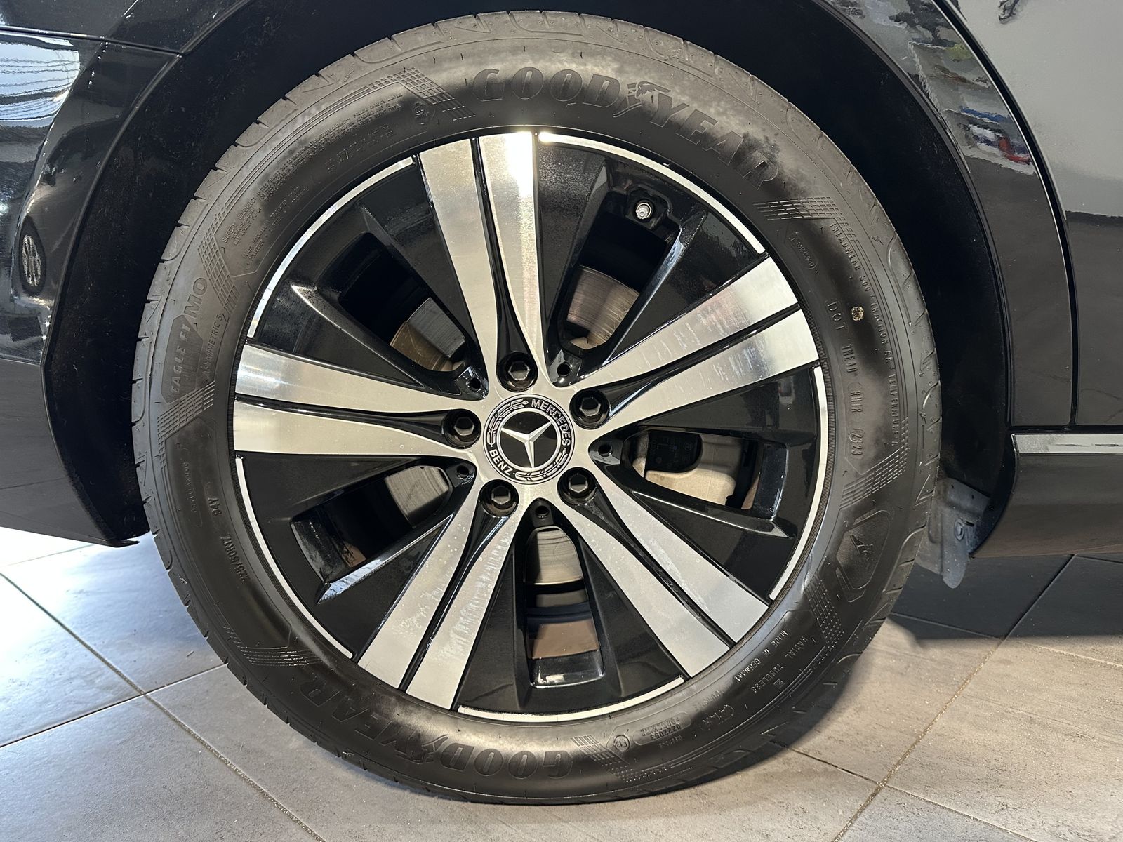 Fahrzeugabbildung Mercedes-Benz C 200d T Avantgarde NAV+LED+KAM+CARPLAY+VC+17ZO