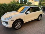 Porsche Cayenne SCHALTUNG - 09/2011 - BENZIN  AnhängerK - Porsche mit Benzin-Antrieb: Leder