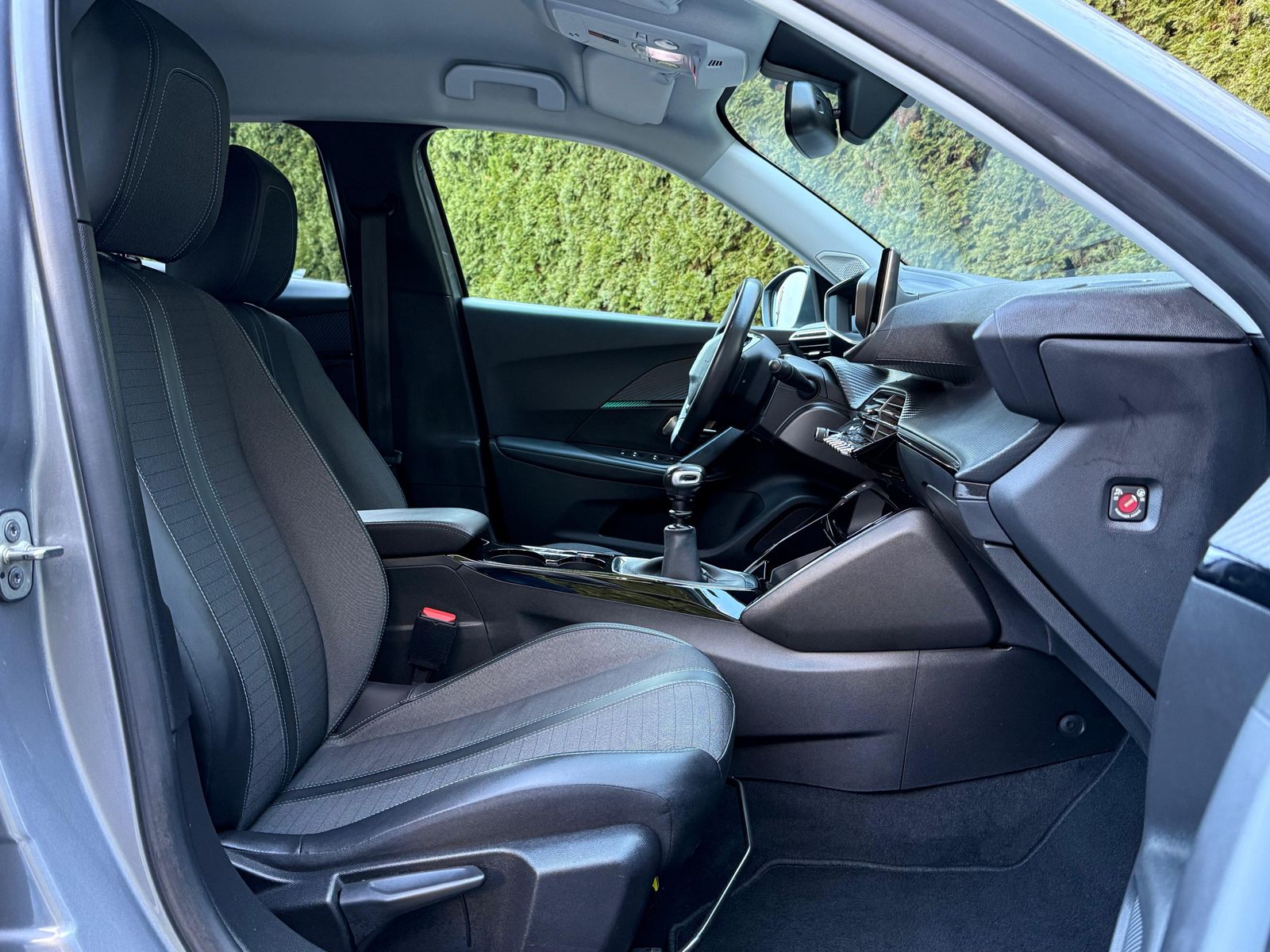 Fahrzeugabbildung Peugeot 2008 1.5 BlueHDI Allure Pack LED+NAV+SHZ+KAM+DAB
