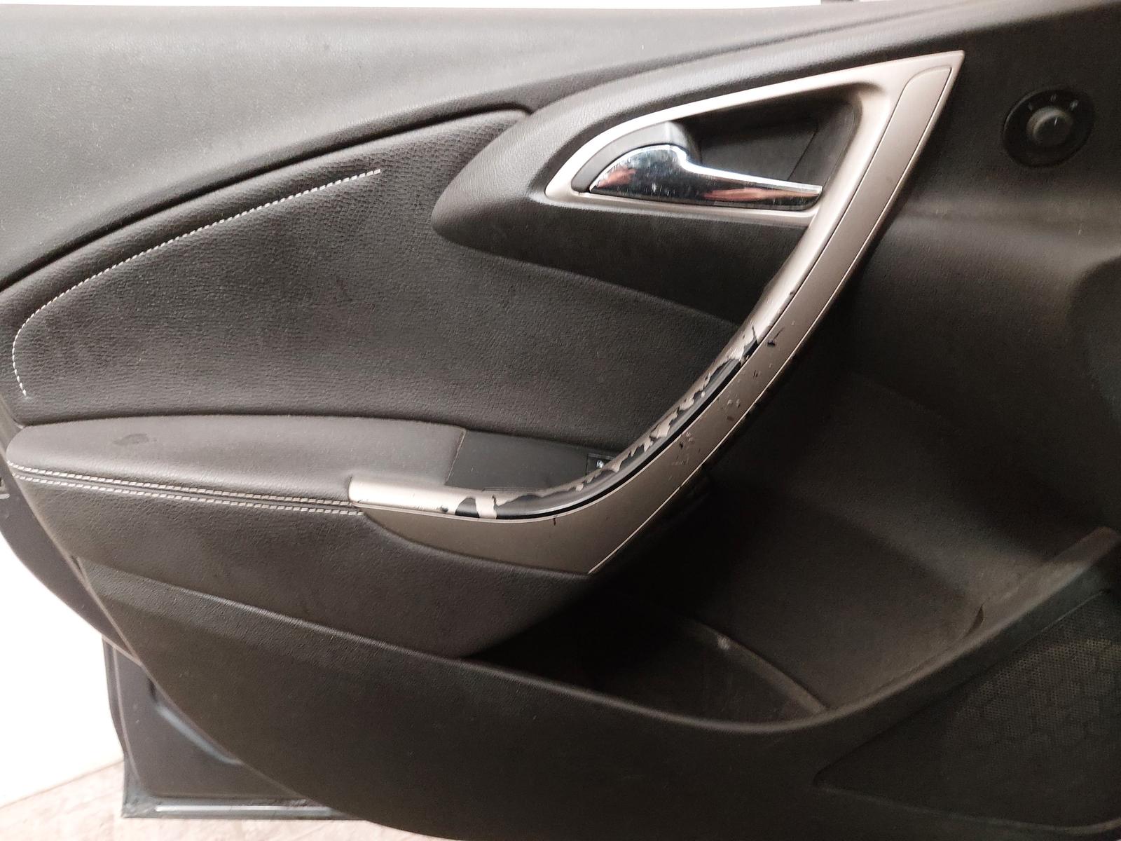 Opel Astra 2012 — photo 5