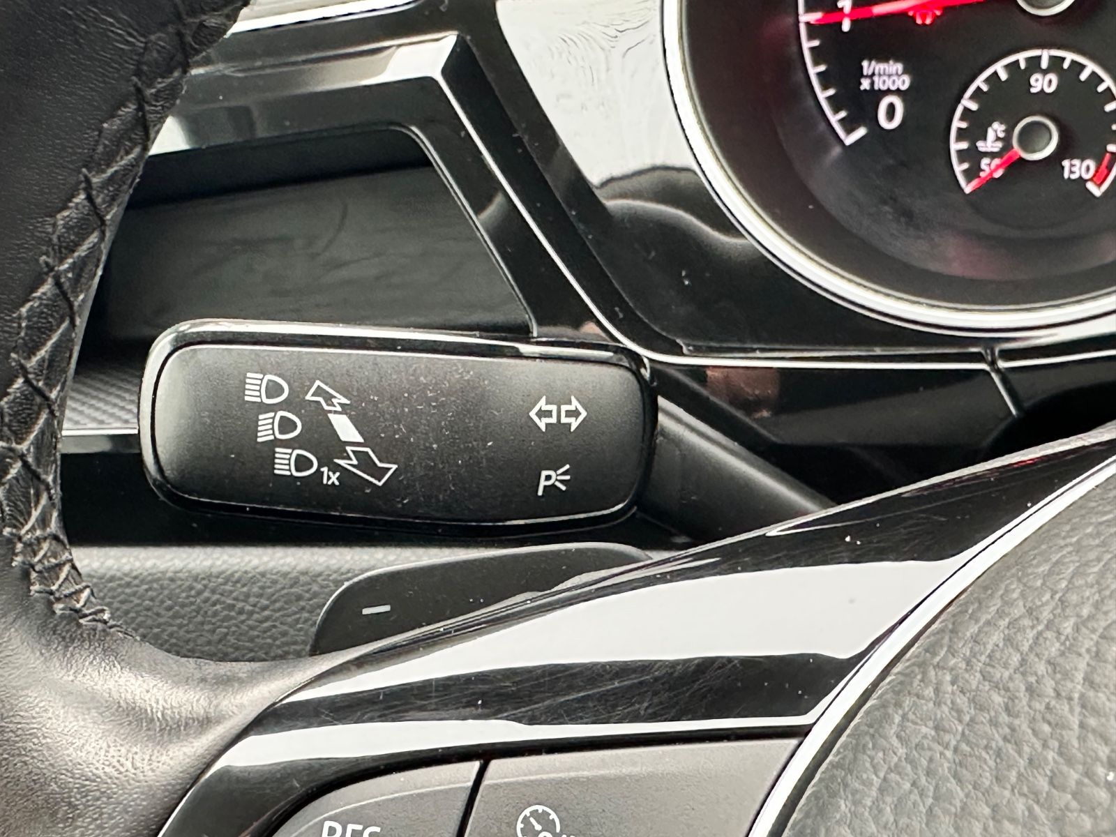 Fahrzeugabbildung Volkswagen Touran Highline Automatik*Navi*Sitzh.*AHK