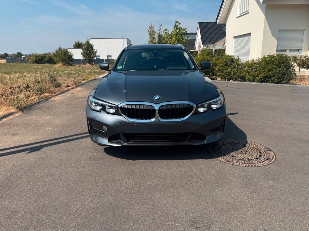 Image of BMW 320