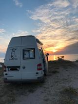 Volkswagen T5 mit Hochdach. Holzausbau mit Charme - Wohnwagen & Wohnmobile in Berlin