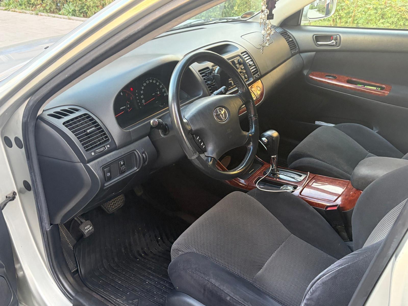 Toyota Camry 2.4 Auto -