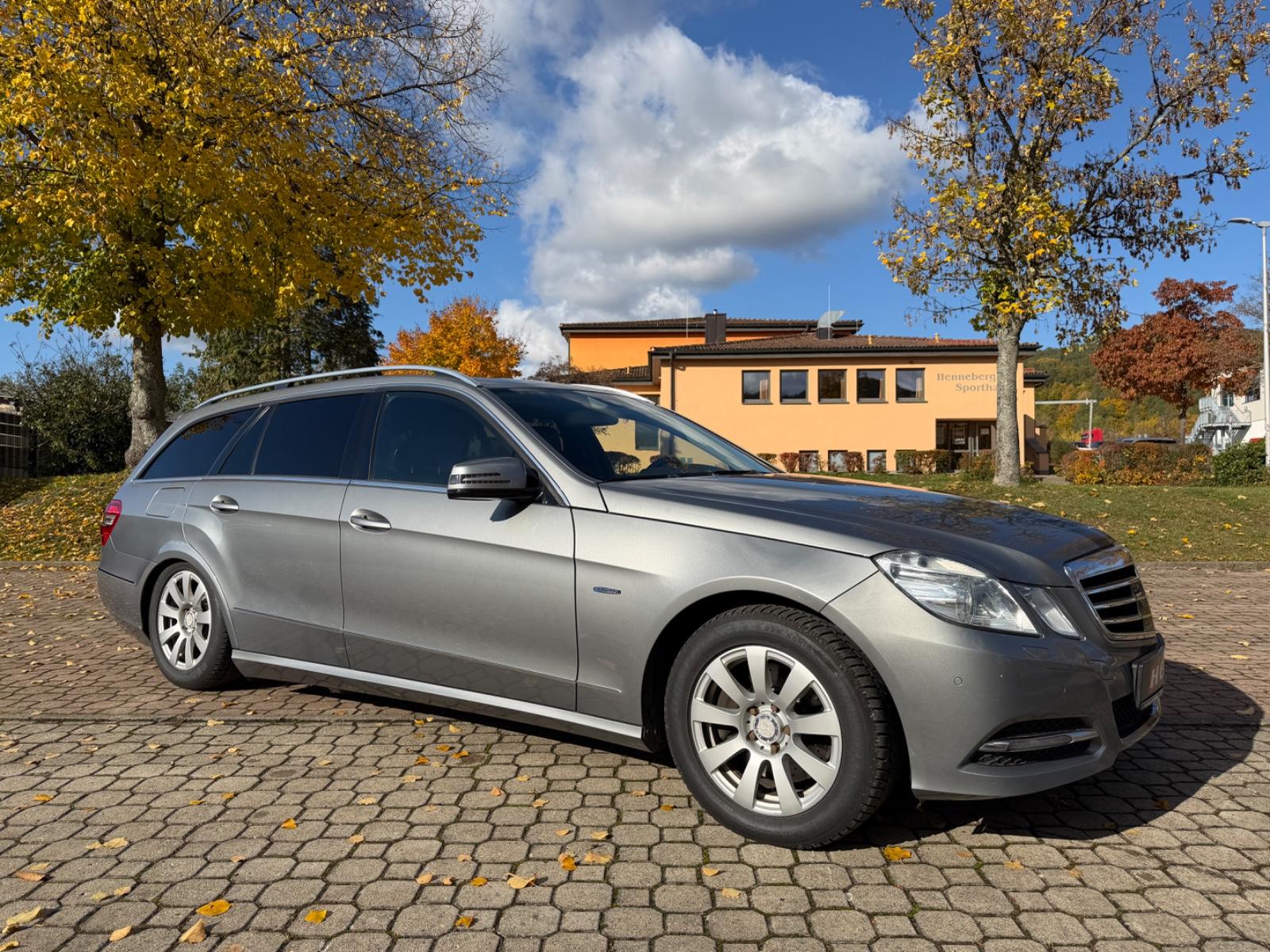 Mercedes-Benz E300 2012 — photo 24