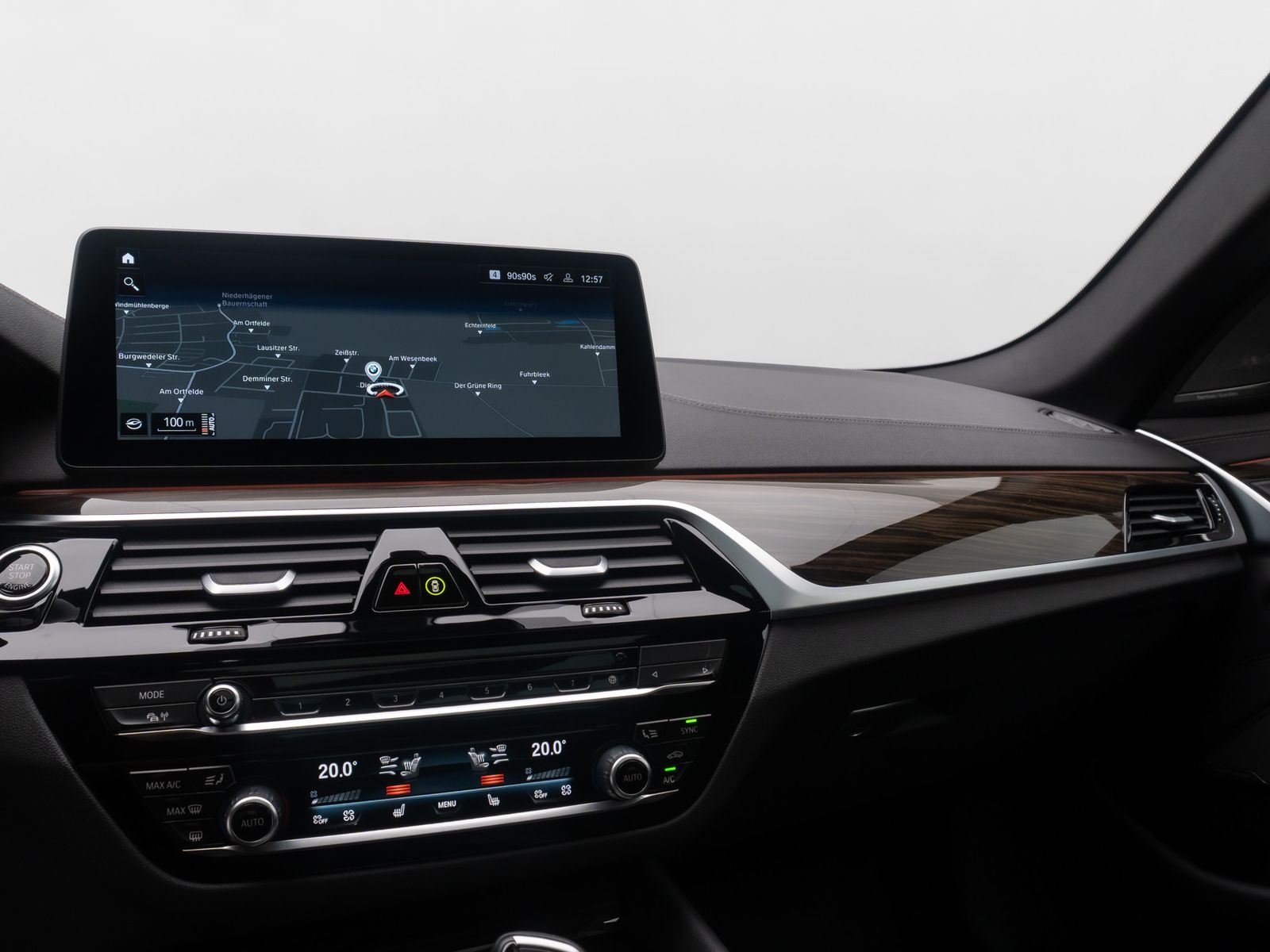 Fahrzeugabbildung BMW 520d Sport Kamera DAB Alarm Leder Panorama H/K
