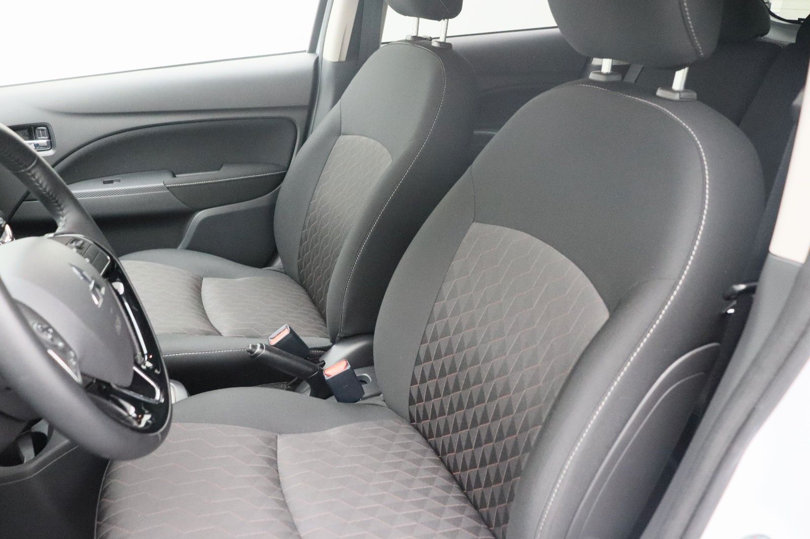 Fahrzeugabbildung Mitsubishi Space Star 1.2 Intro Edition+