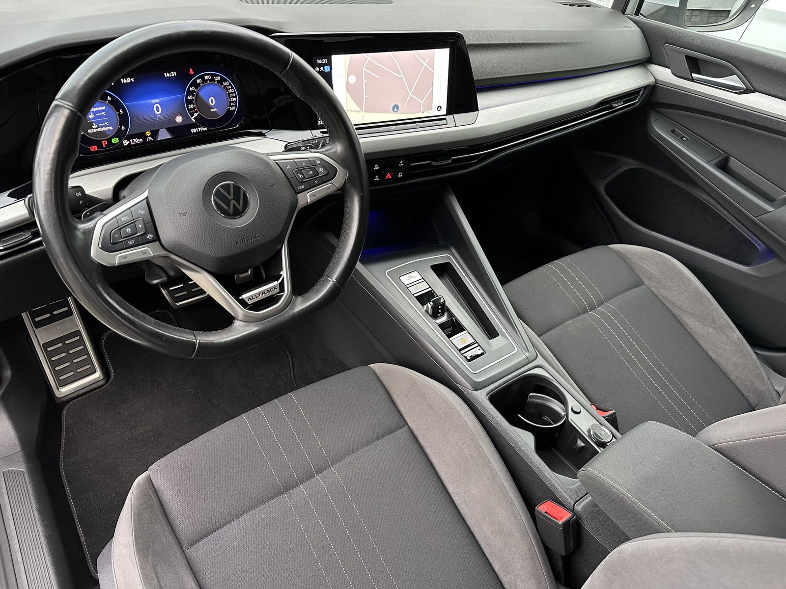 Fahrzeugabbildung Volkswagen Golf Alltrack 2.0 TDI 4Motion DSG NAV+LED+AHK+VC
