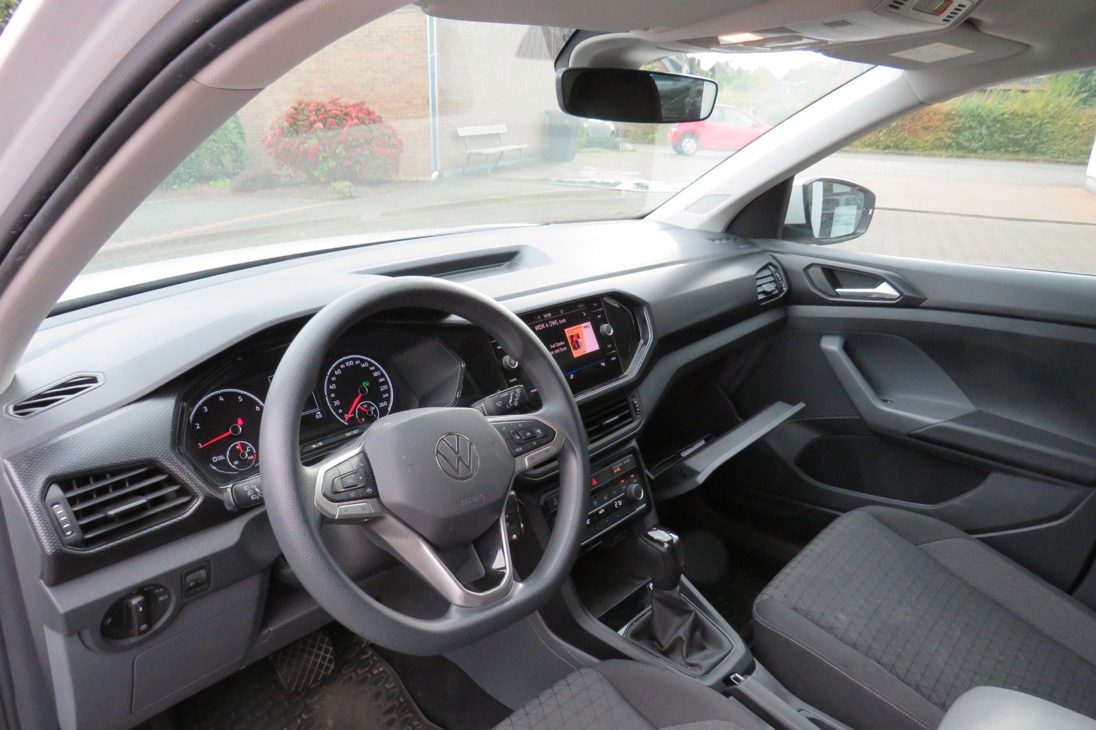 Fahrzeugabbildung Volkswagen T-Cross Life DSG PDC TELVOR SITZH. 1H.