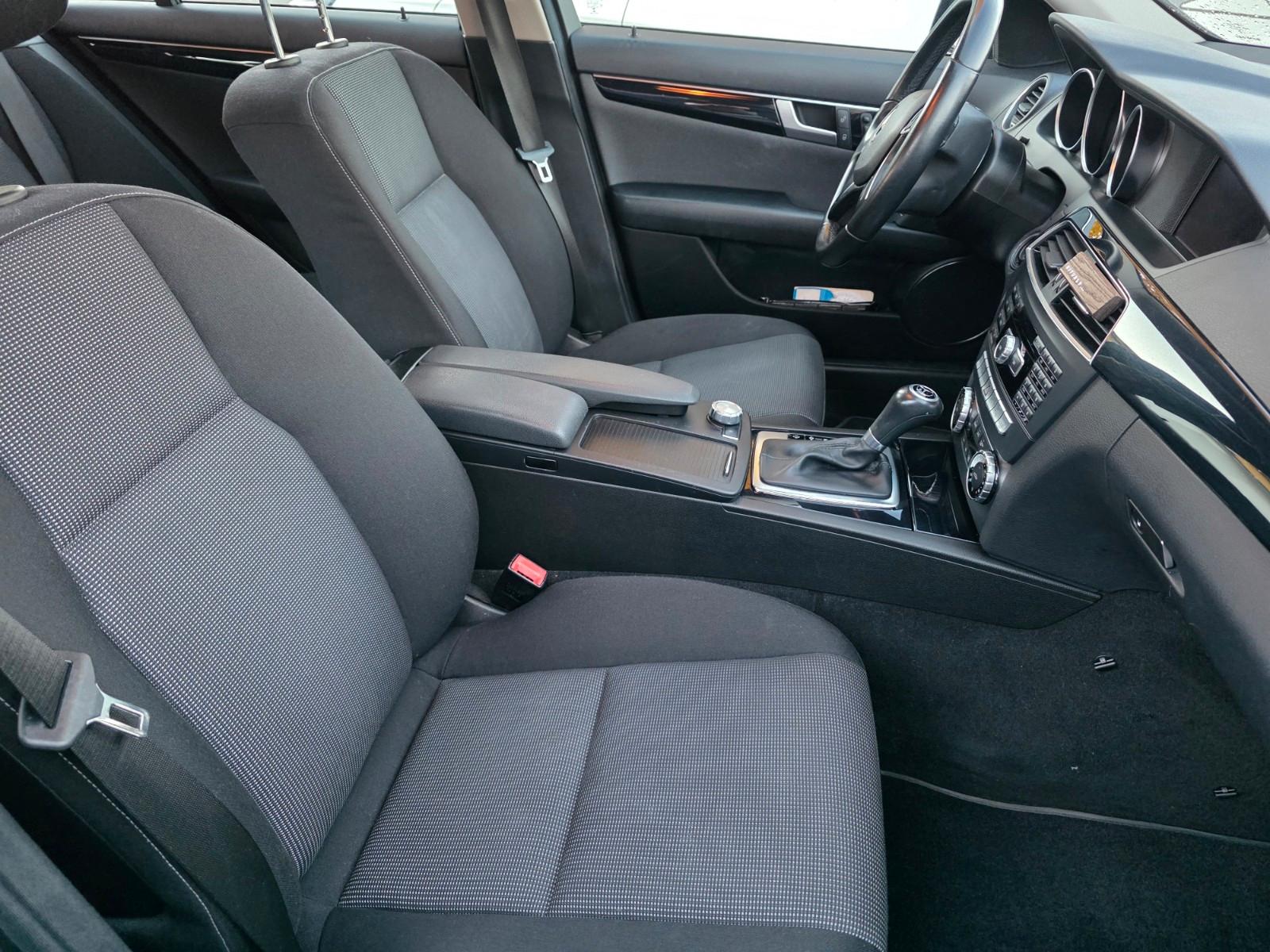 Mercedes-Benz C220 2014 — photo 14