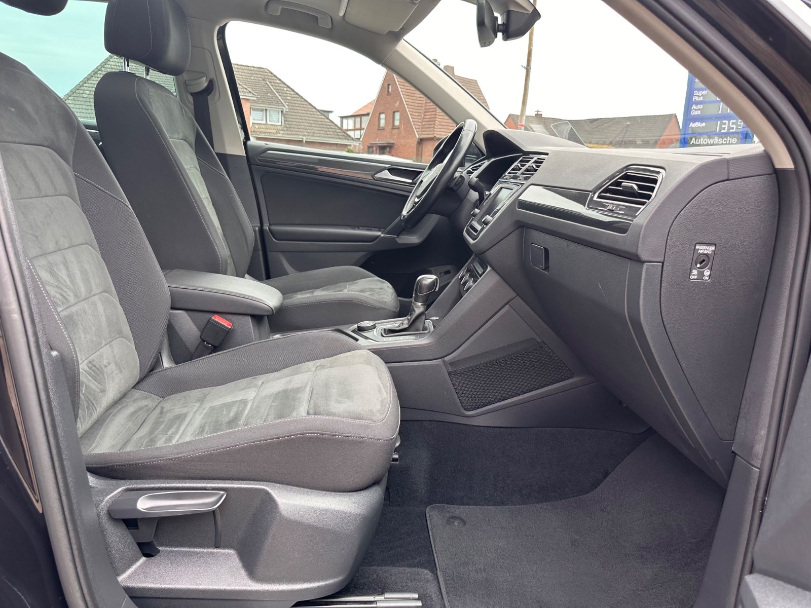 Fahrzeugabbildung Volkswagen Tiguan 2.0 TDI 4M Highline Pano/AHK/ACC/Navi/LED