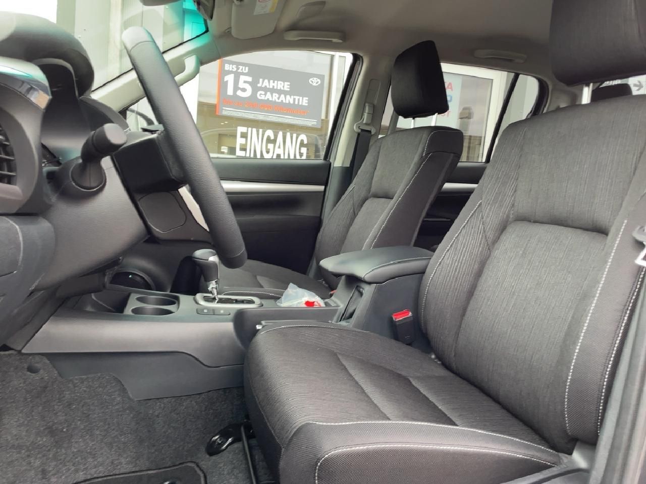 Fahrzeugabbildung Toyota Hilux 2,4 Double Cab Comfort 4x4 +EPH+Navi+AHK+W