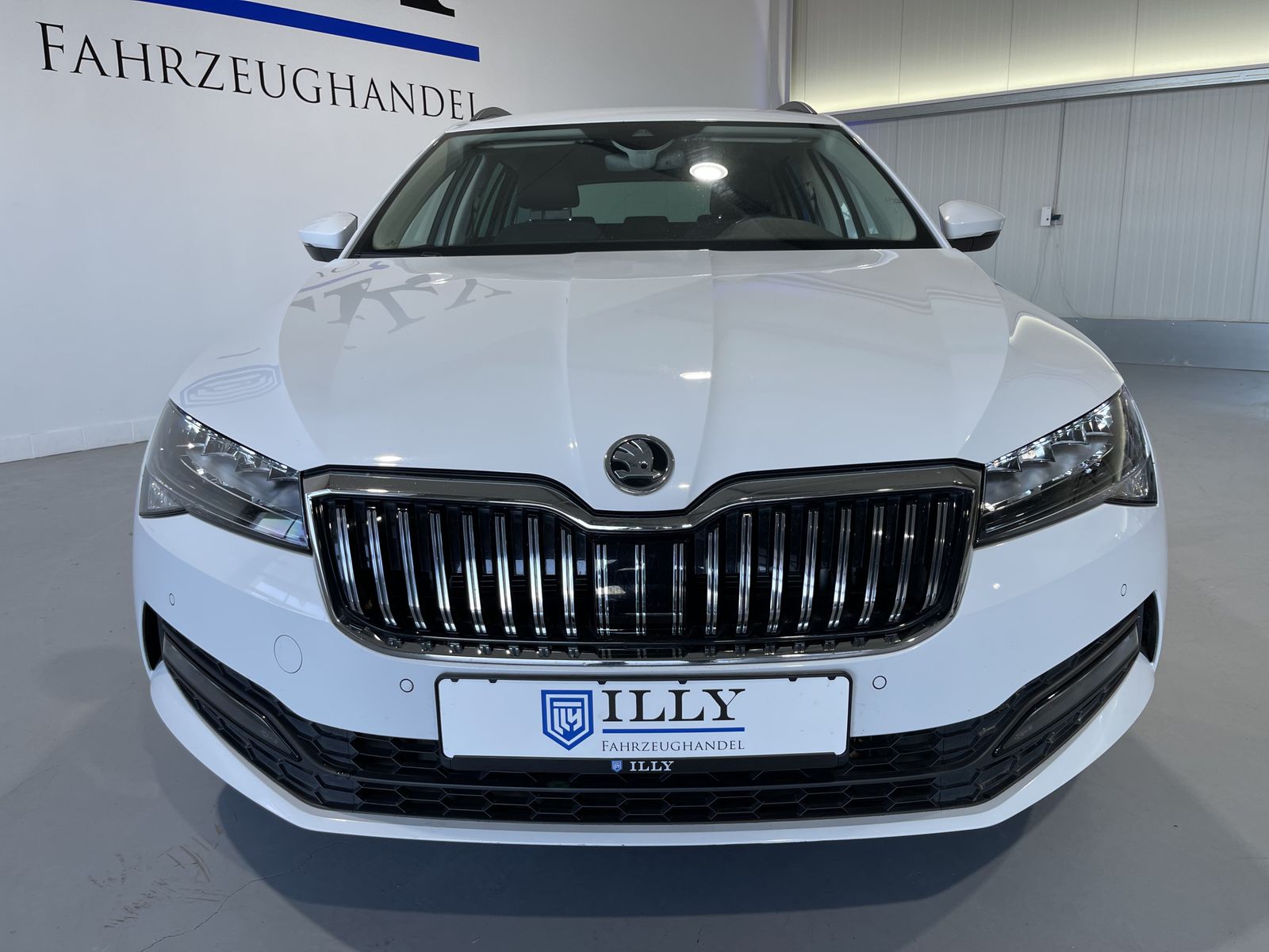 Fahrzeugabbildung SKODA Superb Ambition 2.0 TDI*AHK*LED*Cam*Navi*