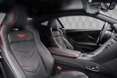 DBS COUPÉ 2023 RED/BLACK-RED CARBON SPORT SEATS