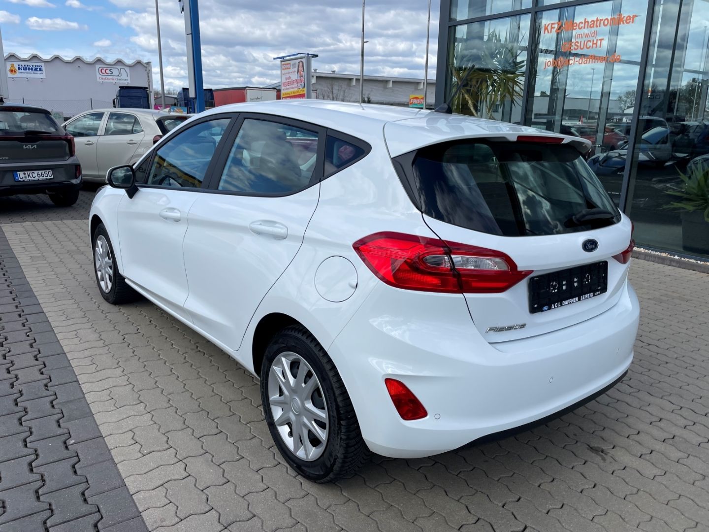 Fahrzeugabbildung Ford Fiesta Spurhalteass PDC SHZ Tempomat Bluetooth