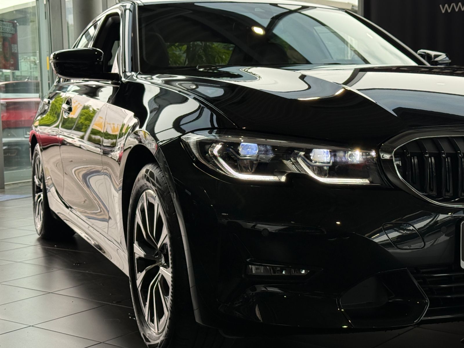 Fahrzeugabbildung BMW 320i  Sport Line GSD ACC HUD LASER 360°