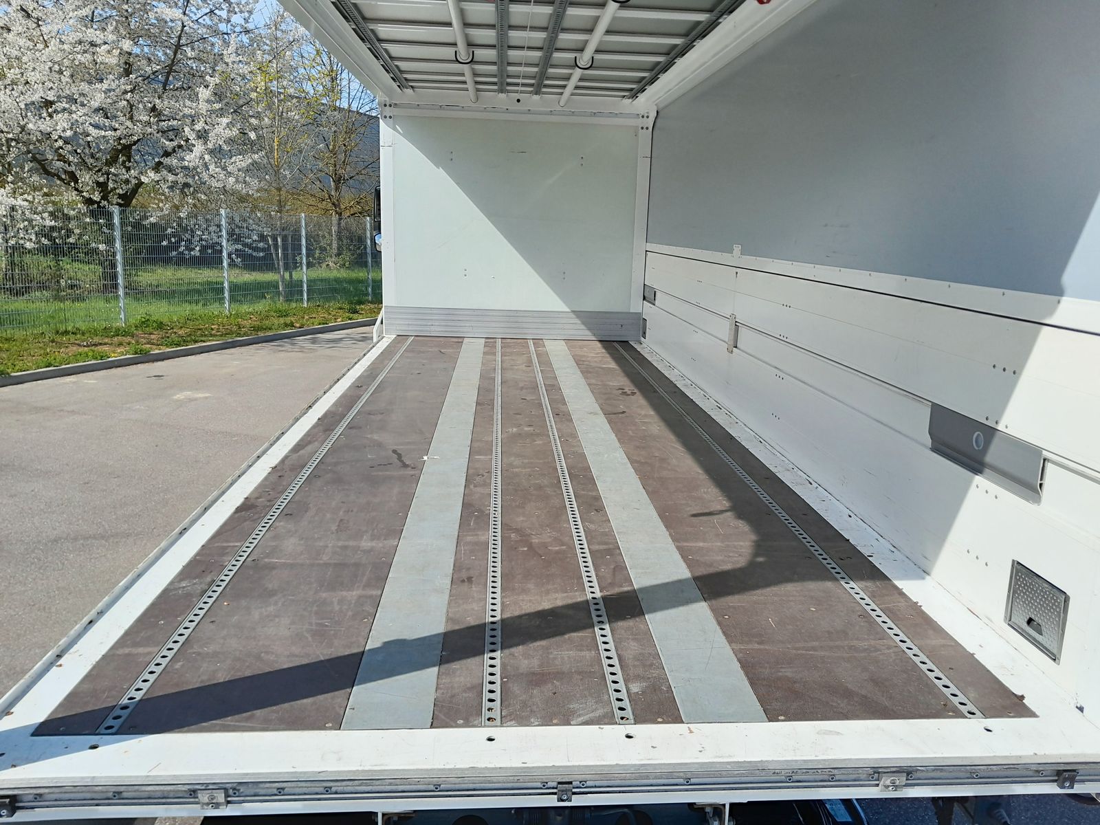 Fahrzeugabbildung DAF FA XD 370 zikun Swing-Board-Aufbau
