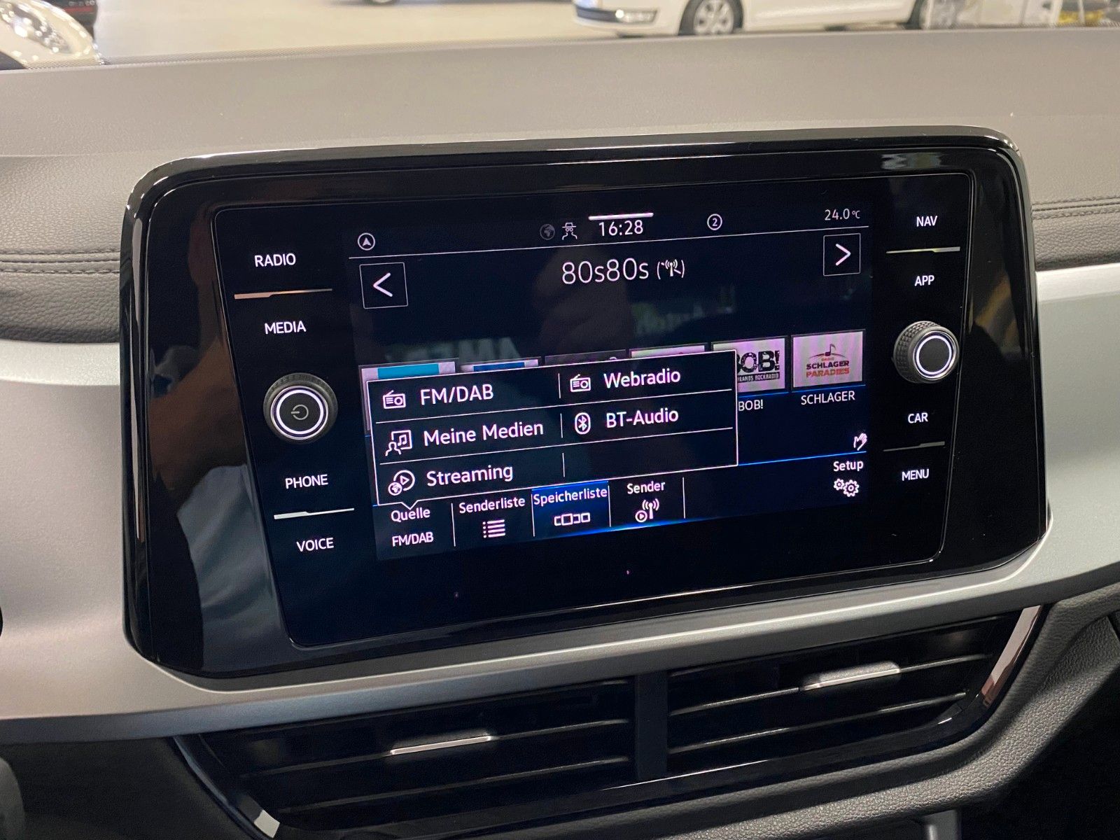 Fahrzeugabbildung Volkswagen T-Roc 1.5 TSI Life+KAMERA+ready2Discover+LED+16"