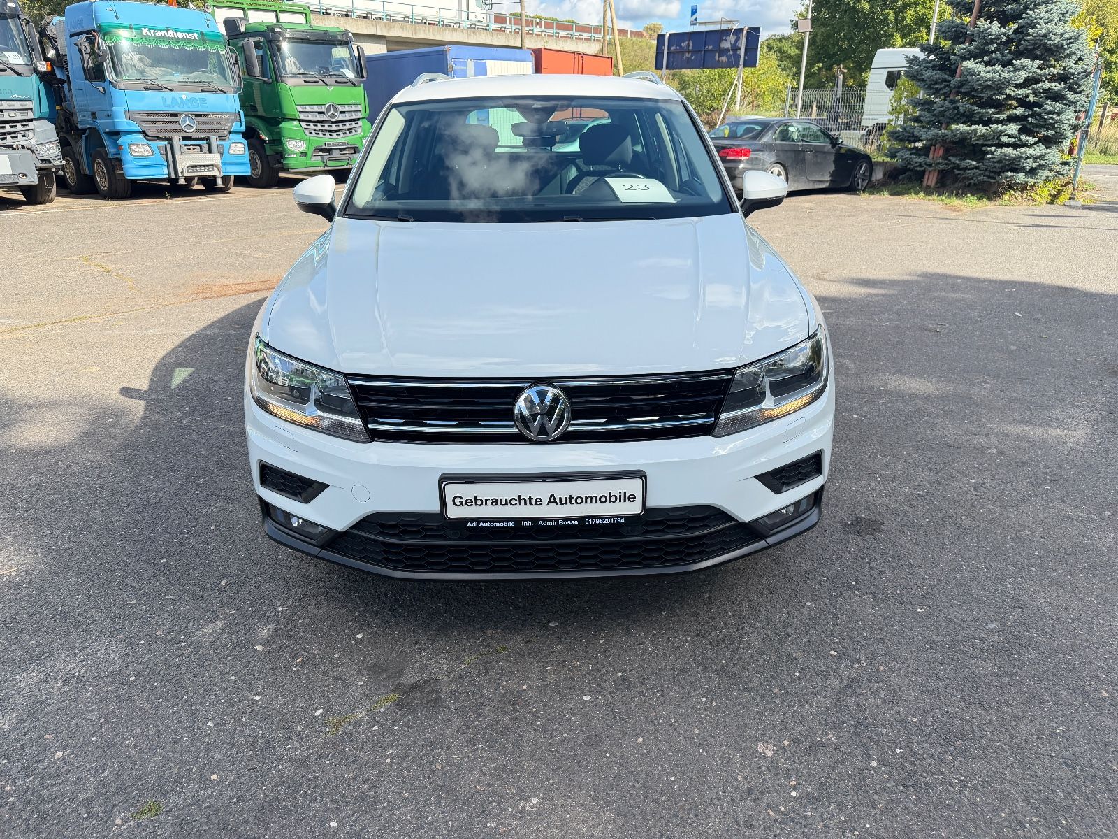 Volkswagen Tiguan - 1