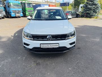 Volkswagen Tiguan - 1