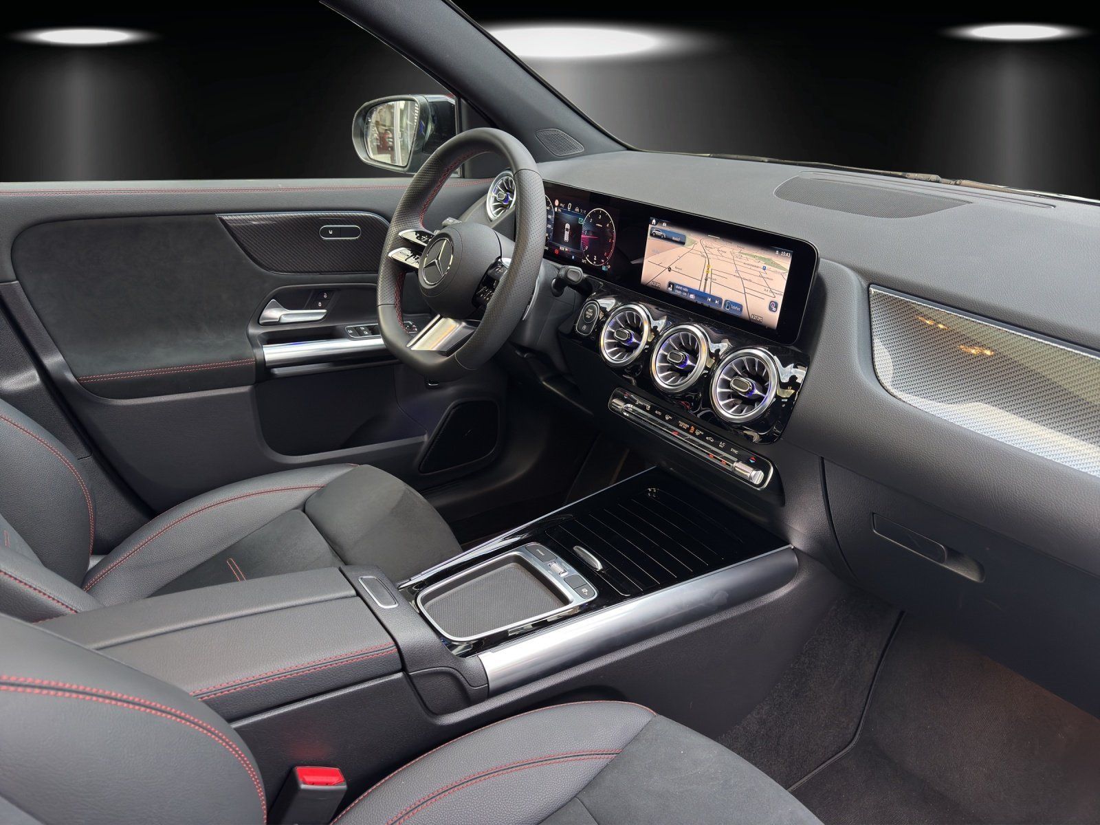 Fahrzeugabbildung Mercedes-Benz GLA 200 d MOPF AMG Premium DISTRO Pano LED KeyGo