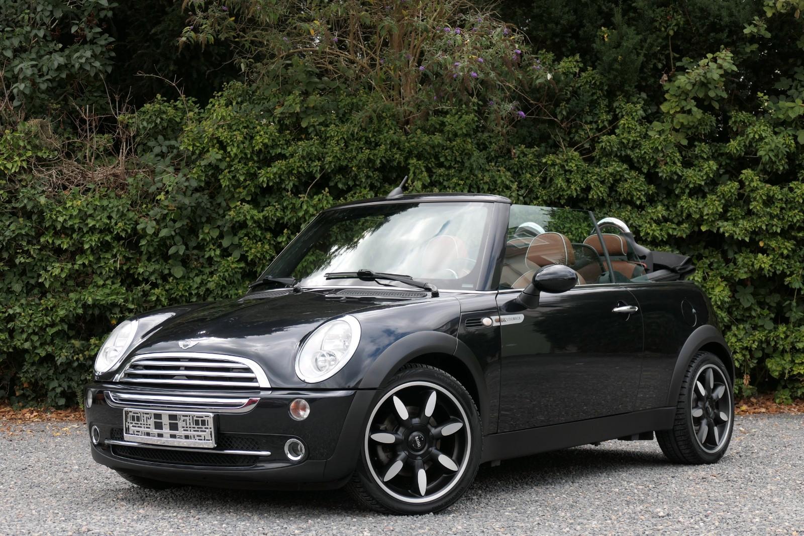 MINI Cooper S Cabrio Sidewalk* LEDER * PDC * TÜV *